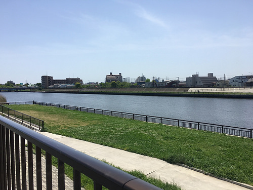 ファイル:ザ・グランリバーフォート高砂 河川敷.jpg