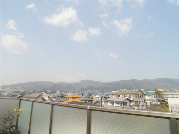 ファイル:ヒルズ芦屋翠ヶ丘3階バルコニーからの眺望1.jpg