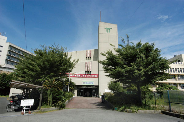 ファイル:垂水アーバンコンフォート リアヒルズ市立垂水体育館(徒歩19分・約1480m).jpg