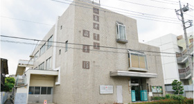 ファイル:小金井市立図書館 小金井161104.jpg