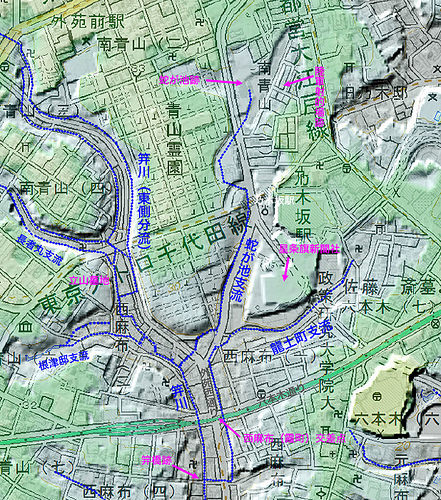 ファイル:ザ・パークハウス 麻布外苑西通り 笄川.jpg