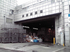 ファイル:ヴィークステージ北千住 ウエスト裏手紙処理場.jpg