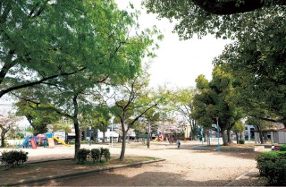 ファイル:九条北公園 弁天161030.jpg