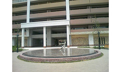 ファイル:ベリスタ東淀川大桐 A棟メインエントランスより 2008年8月8日撮影.jpg