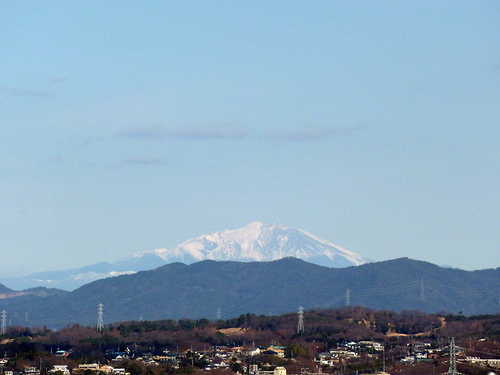 ファイル:眺望 廊下から長野県の御嶽山(2012-01-10撮影)170509.jpg