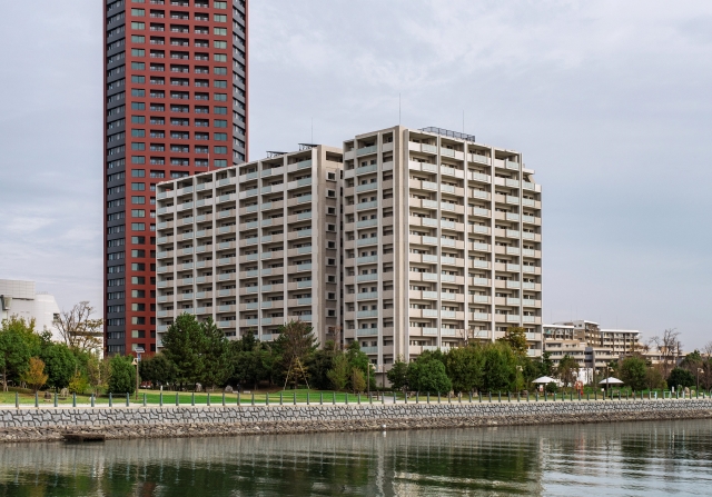 ファイル:オーヴィジョン照葉アクアテラス 外観 170324.jpg