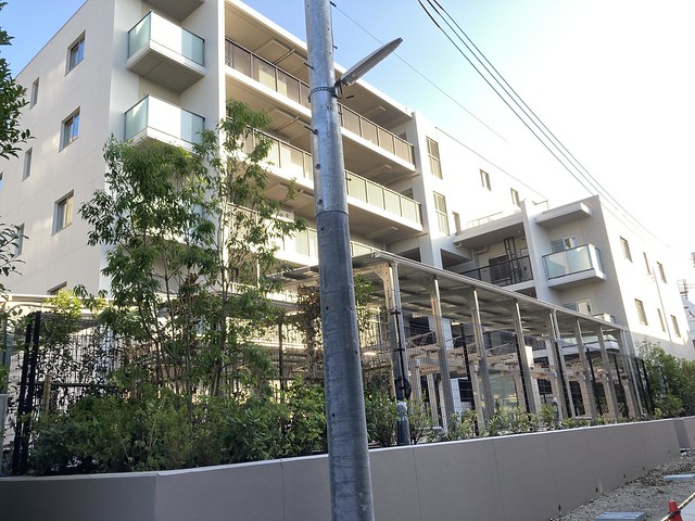 ファイル:20220602パークホームズ練馬富士見台ステーションゲート2.jpg