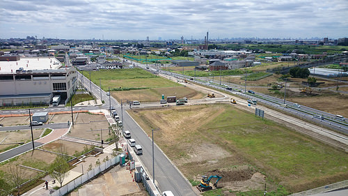 ファイル:ウェリス南流山(PROJECT D.N.A. マンション街区)周辺更地.jpg