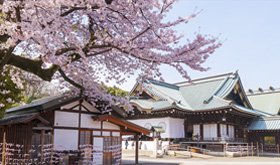 ファイル:靖国神社 九段161006.jpg