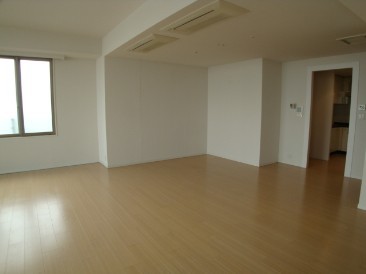 ファイル:THETOWERSDAIBAリビング 2.jpg