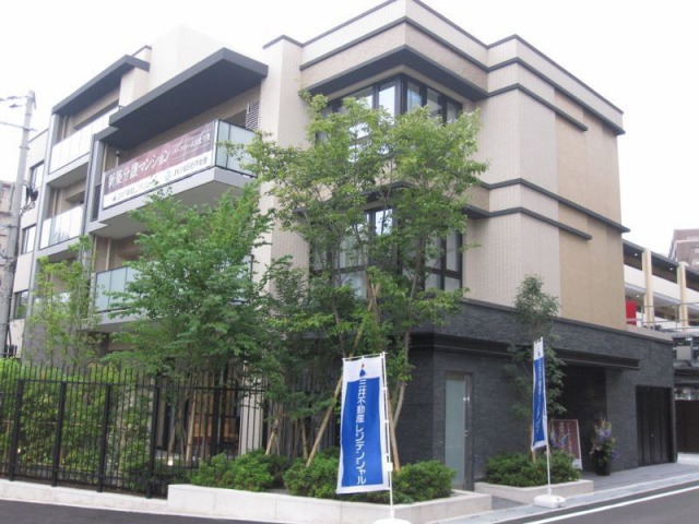 ファイル:パークホームズ北千里 外観 161119.jpg