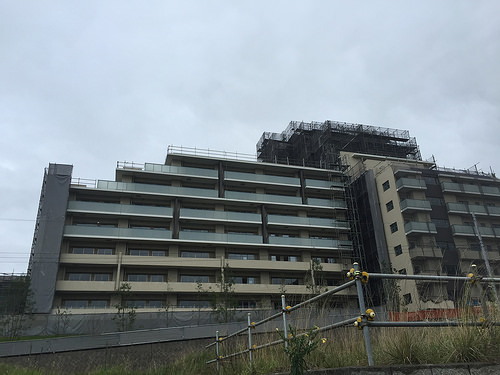 ファイル:現地状況 E棟西側(2015-08-31撮影)170514.jpg