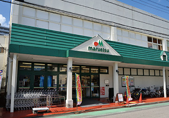 ファイル:マルエツ蕨店・ダイソーマルエツ蕨店 蕨161022.jpg