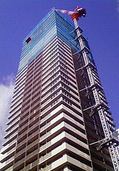 ファイル:ローレルタワー梅田 2008年1月26日撮影.jpg