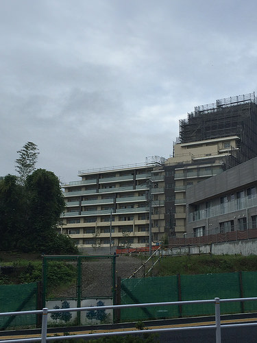 ファイル:現地状況 保育園脇から(2015-08-31撮影)170514.jpg