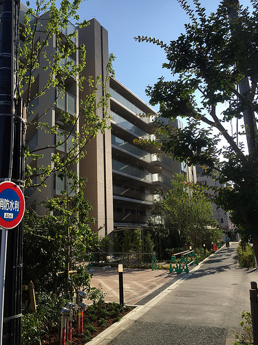 ファイル:20160610パークホームズ板橋蓮根 一番街・二番街3.jpg