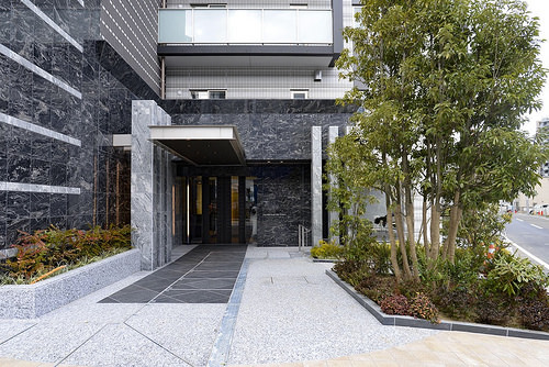 ファイル:デュオヒルズ仙台ザ・マークス エントランス.jpg