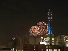 ファイル:花火大会(高層階より)(2007年8月撮影).jpg