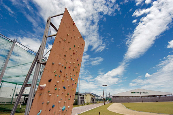 ファイル:垂水アーバンコンフォート リアヒルズ垂水スポーツガーデン(徒歩27分・約2090m).jpg