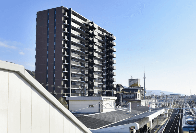 ファイル:メイツ四条畷駅前 外観2.png