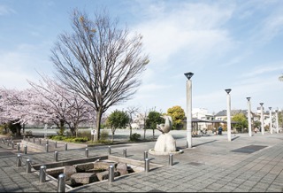 ファイル:千住スポーツ公園 北千住161102.jpg