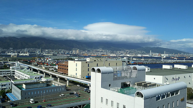 ファイル:プレサンス ロジェ 神戸ポートアイランド2018.10.06.jpg