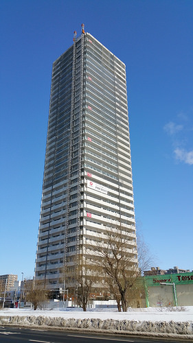 ファイル:プレミスト札幌ターミナルタワー外観昼.jpg