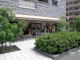 ファイル:ペルル江坂ブランアージュ 外観2.jpeg