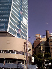 ファイル:ジークレフ新神戸タワー マンションは4階より.jpg