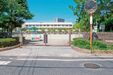 ファイル:広島市立神崎小学校 舟入161030.jpg