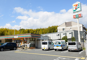 ファイル:セブン・イレブン豊中東泉丘店 ウエリス160926.jpg