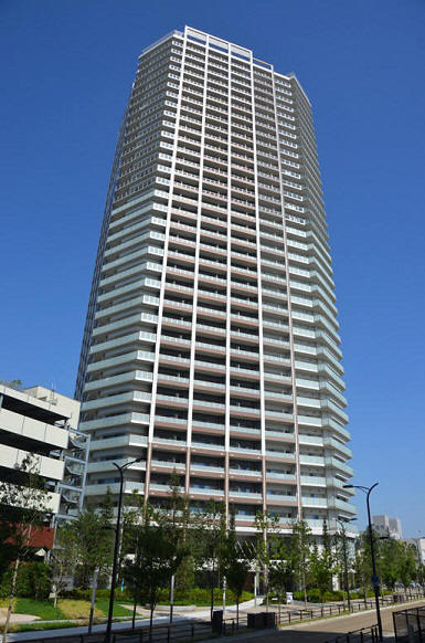 ファイル:パークタワー南千里丘 外観 170722.jpg