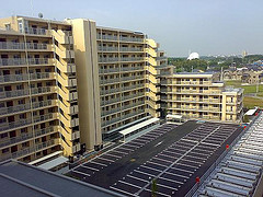 ファイル:20080529入居前 駐車場側.jpg