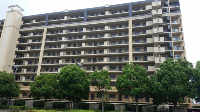 ファイル:ヴェレーナ千葉ニュータウン中央 外観 161229.jpg