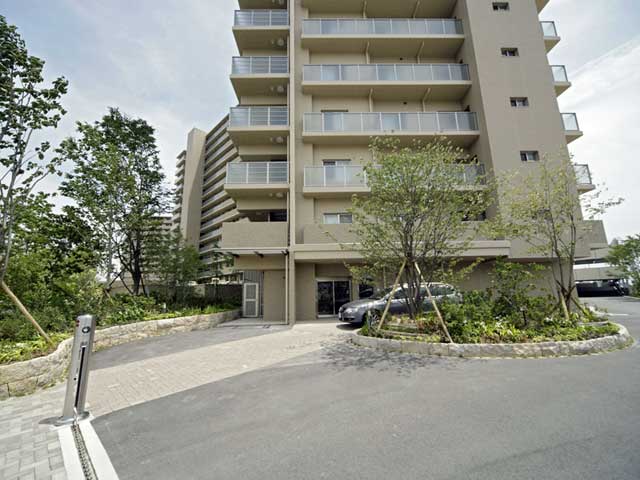 ファイル:グランドメゾン伊丹池尻 リテラシティサブエントランス.jpg