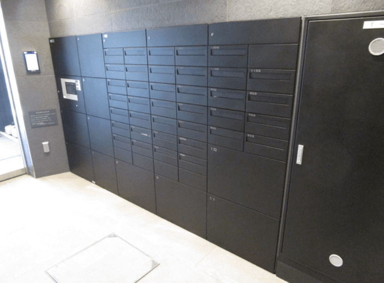 ファイル:クレイシア・ヴァースクレイシアIDZ中野アーバンスクエア エントランス ポスト・宅配ロッカー.png