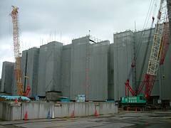 ファイル:スイートガーデン豊中旭が丘 7階まで建築中 2007年9月30日撮影.jpg