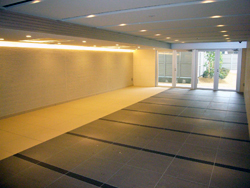 ファイル:200903サウスコート ラウンジ.jpg