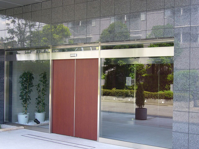 ファイル:ジェイグラン甲子園口 松並町エントランス.jpg