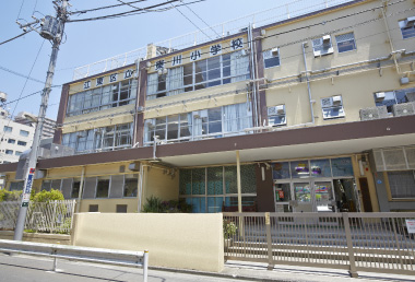 ファイル:区立東川小学校160916.jpg