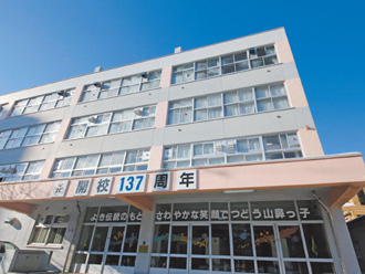 ファイル:市立山鼻小学校 中島161013.jpg