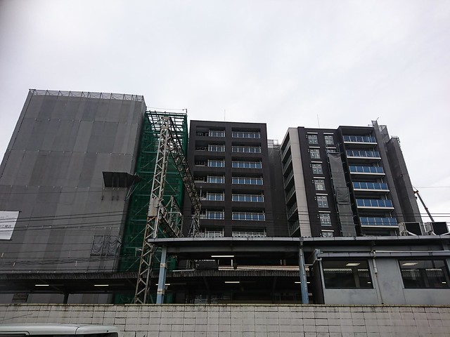 ファイル:20200214プレサンス ロジェ 城陽寺田駅前.jpg