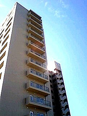 ファイル:リビンコートプライム伊福町 建設中 2007年10月12日撮影.jpg