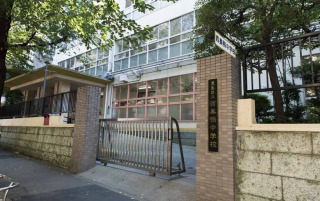 ファイル:西巣鴨中学校 宮坂161008.jpg