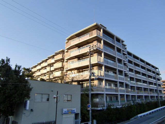 ファイル:グランオアシス夙川 香櫨園夙川方面外観.jpg