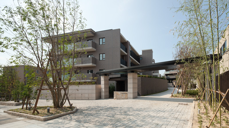 ファイル:プラウド川名山ガーデン 外観 170325.jpg