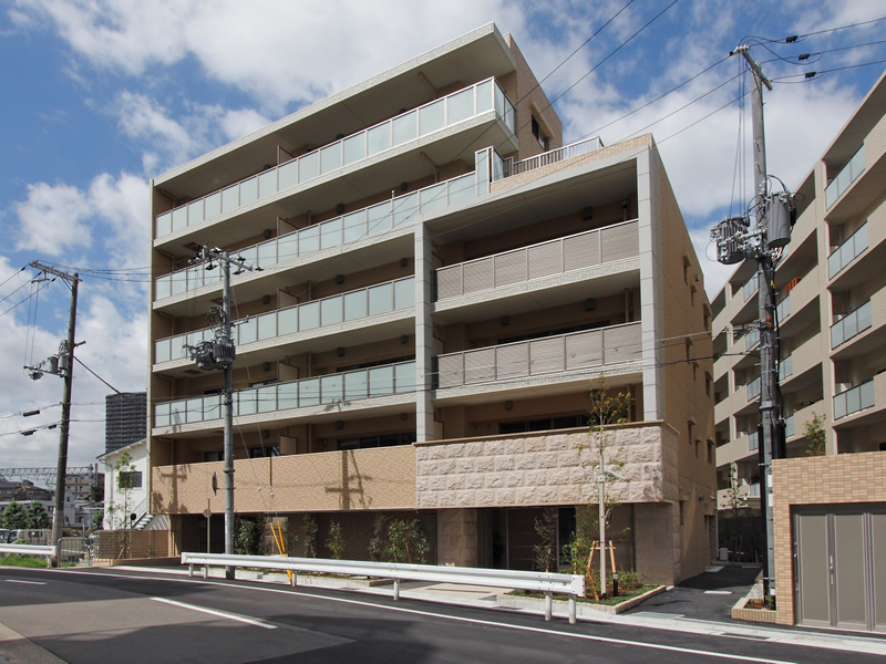 ファイル:プレサンス ロジェ 西宮北口 外観 170217.jpg