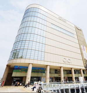 ファイル:北千住マルイ 北千住161102.jpg