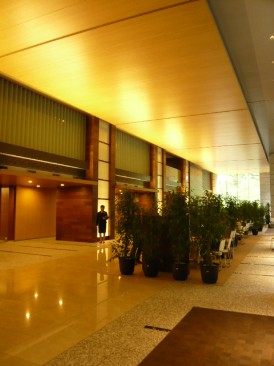 ファイル:赤坂タワーレジデンスエントランス内部 2.jpg