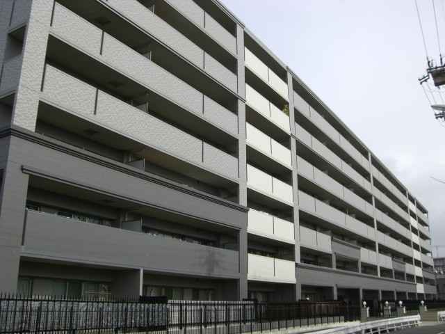 ファイル:エスリード太秦 三条天神川外観.jpg